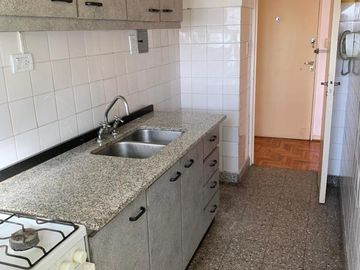 Av. Jujuy 400. Depto de 2 ambientes en venta. Balvanera
