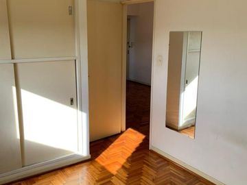 Av. Jujuy 400. Depto de 2 ambientes en venta. Balvanera