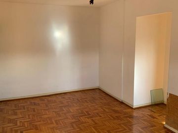 Av. Jujuy 400. Depto de 2 ambientes en venta. Balvanera