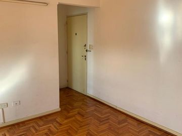 Av. Jujuy 400. Depto de 2 ambientes en venta. Balvanera