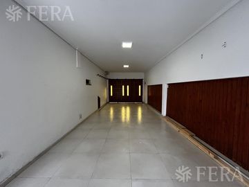 Casa de 6 ambientes con piscina y cochera en Don Bosco