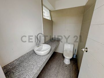 OCASIÓN PENTHOUSE -VISTA EXTERNA CON 2 COCHERAS Y DEPOSITO LIMITE CON SAN ISIDRO