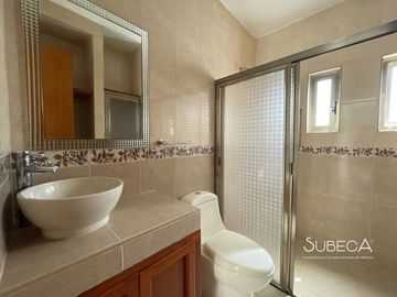 Casa en Venta Fraccionamiento Privado, Con Departamento incluido