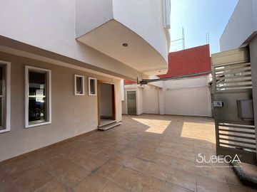 Casa en Venta Fraccionamiento Privado, Con Departamento incluido