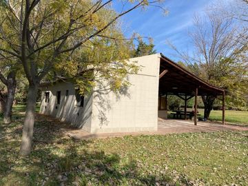 ROLDÁN -RAIGALES BARRIO CERRADO- ViVIENDA  SOBRE 6000 m2  - PISCINA