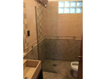 VENTA DUPLEX DE PASILLO 2 DORMITORIOS MAS ESCRITORIO