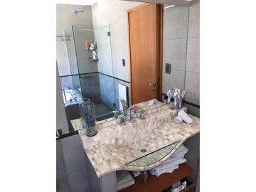 VENTA DUPLEX DE PASILLO 2 DORMITORIOS MAS ESCRITORIO