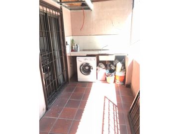 VENTA DUPLEX DE PASILLO 2 DORMITORIOS MAS ESCRITORIO