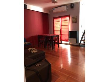 VENTA DUPLEX DE PASILLO 2 DORMITORIOS MAS ESCRITORIO