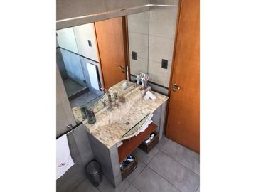 VENTA DUPLEX DE PASILLO 2 DORMITORIOS MAS ESCRITORIO