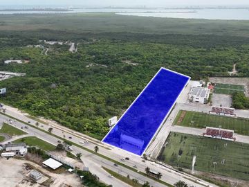 Terreno en Venta de 13,982 mts, sobre Avenida Luis D Colosio en Cancún