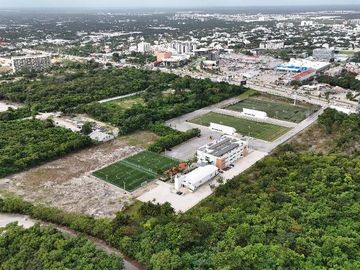 Terreno en Venta de 13,982 mts, sobre Avenida Luis D Colosio en Cancún