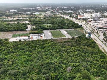 Terreno en Venta de 13,982 mts, sobre Avenida Luis D Colosio en Cancún