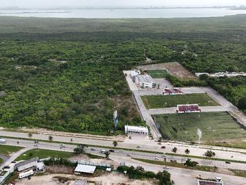Terreno en Venta de 13,982 mts, sobre Avenida Luis D Colosio en Cancún