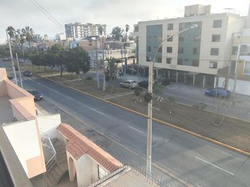 Alquilo Departamento 95 m2 Cercado, Límite Pueblo Libre