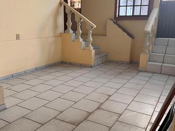 Casa en Unidad Nacional