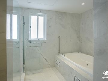 Casa en Venta en Lagos del Sol de 4 Recamaras