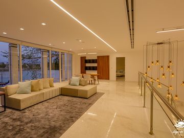 Casa en Venta en Lagos del Sol de 4 Recamaras