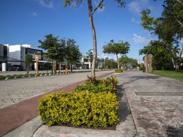 Casa en Venta en Lagos del Sol de 4 Recamaras