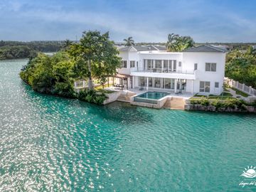 Casa en Venta en Lagos del Sol de 4 Recamaras