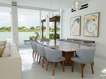 Casa en Venta en Lagos del Sol de 4 Recamaras