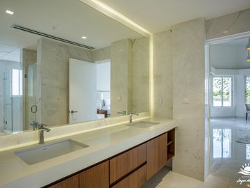 Casa en Venta en Lagos del Sol de 4 Recamaras