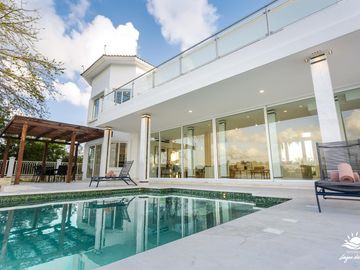 Casa en Venta en Lagos del Sol de 4 Recamaras