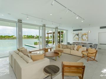 Casa en Venta en Lagos del Sol de 4 Recamaras