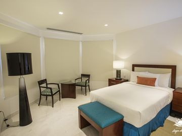 Casa en Venta en Lagos del Sol de 4 Recamaras