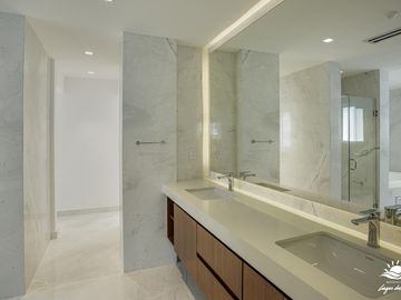 Casa en Venta en Lagos del Sol de 4 Recamaras