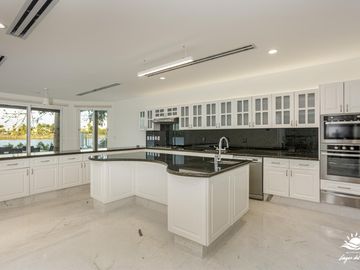 Casa en Venta en Lagos del Sol de 4 Recamaras
