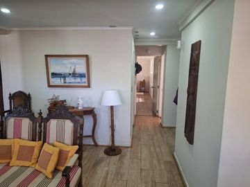 Linda casa de un piso, en Calle Ramón Olate
