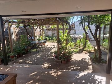 Linda casa de un piso, en Calle Ramón Olate