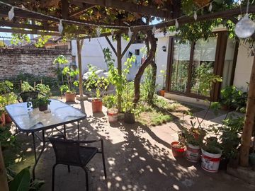 Linda casa de un piso, en Calle Ramón Olate