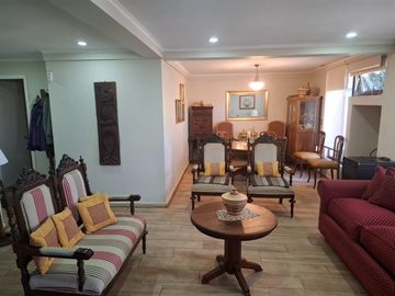 Linda casa de un piso, en Calle Ramón Olate