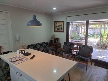 Linda casa de un piso, en Calle Ramón Olate