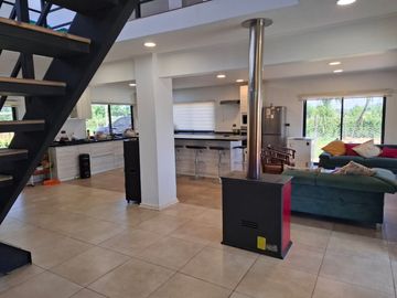 Linda Casa estilo Mediterráneo, en Sector Llepo