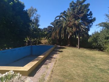 Casa y Parcela de Media Hectárea, ubicada en Villa Alegre