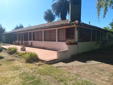 Casa y Parcela de Media Hectárea, ubicada en Villa Alegre