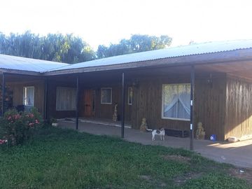 Parcela de agrado con casa, a solo minutos de Yerbas Buenas