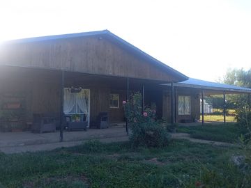Parcela de agrado con casa, a solo minutos de Yerbas Buenas