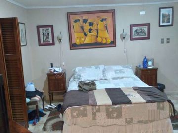 Casa de Dos Pisos en Avda Pdte Ibañez