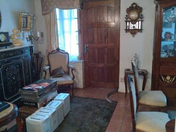 Casa de Dos Pisos en Avda Pdte Ibañez