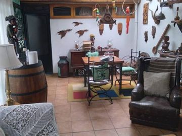 Casa de Dos Pisos en Avda Pdte Ibañez