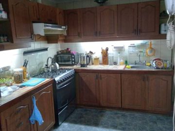 Casa de Dos Pisos en Avda Pdte Ibañez