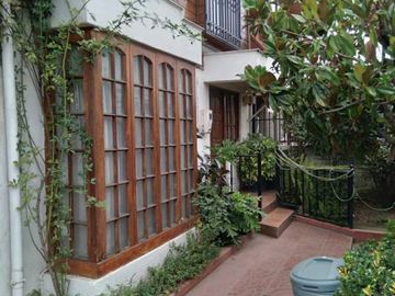 Casa de Dos Pisos en Avda Pdte Ibañez