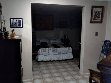 Casa de Dos Pisos en Avda Pdte Ibañez