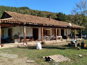 Linda Parcela con casa de 400 Mts2 construìdos y Camping