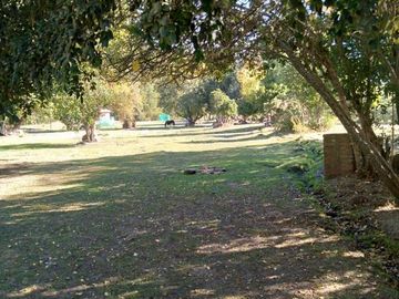 Linda Parcela con casa de 400 Mts2 construìdos y Camping