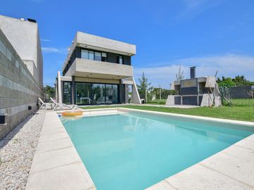 CASA EN VENTA SAN PATRICIO II LA PLATA 3 DORM